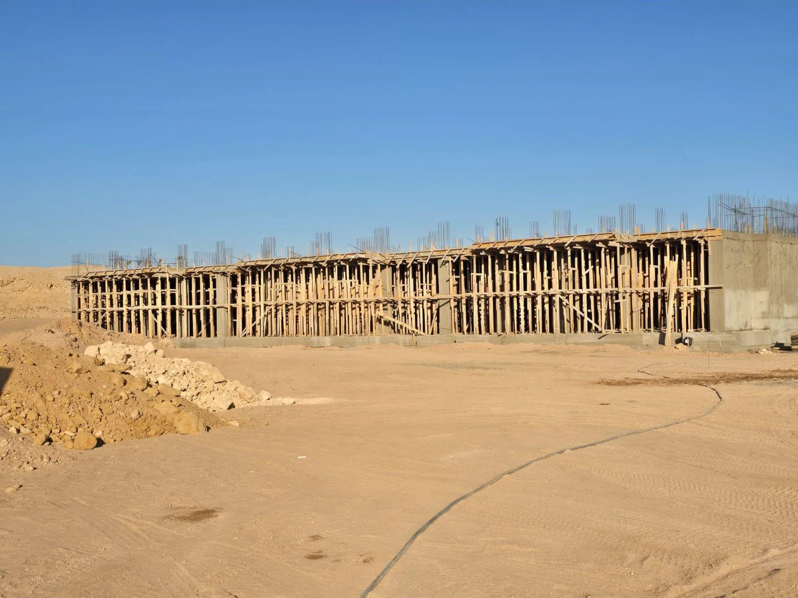صورة من الموقع: Construction progress: concrete frame on site (developer photo, shared October 2026)