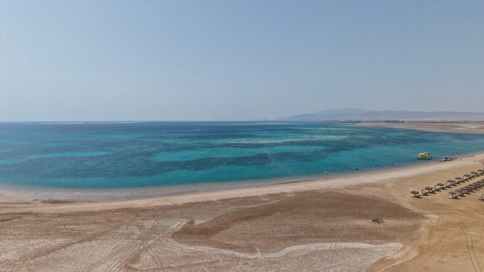 صورة حقيقية: Aerial view of a Somabay beach