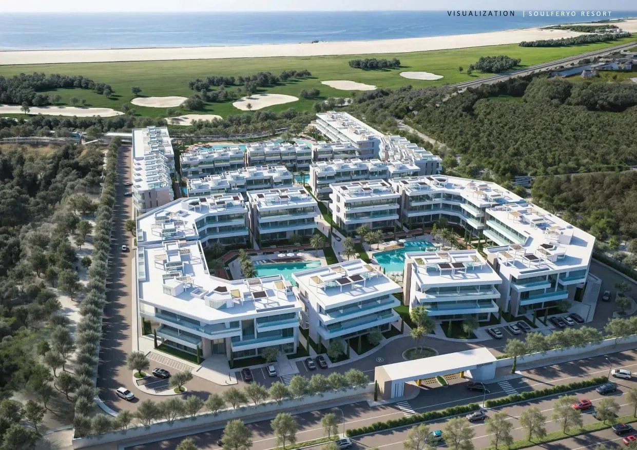 تصميم تخيلي: Aerial view over the golf course towards the sea (developer render)