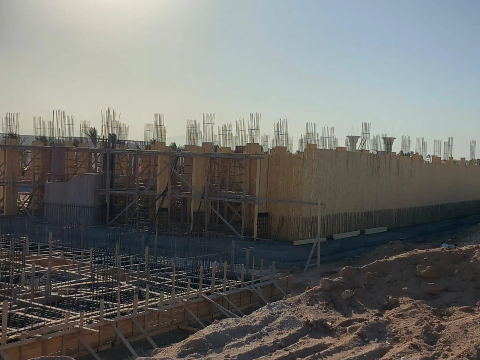 صورة من الموقع: Construction progress: building structure (developer photo, shared October 2026)